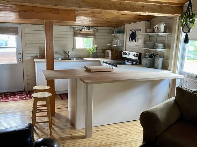 Parlee beach Fourth Ave cottage gallery image 5