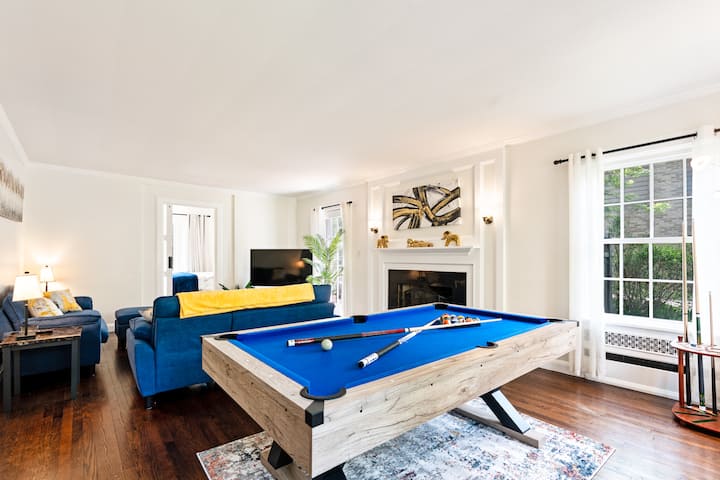 5-BR Colonial, King Bed, Main Floor BR, Pool Table