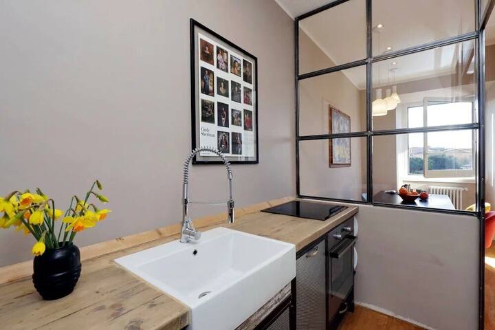 Julie’s Renovated View gallery image 3