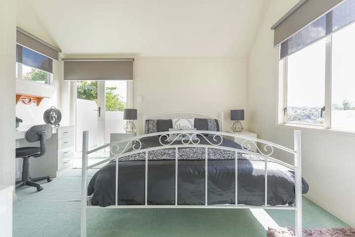 ห้องนอนเตียงควีน 