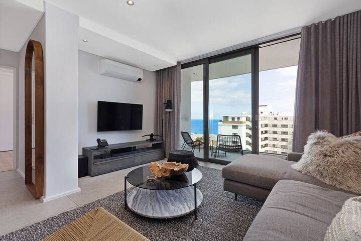 Vibrant living in the Heart of Sea Point (Apt 602) gallery image 3