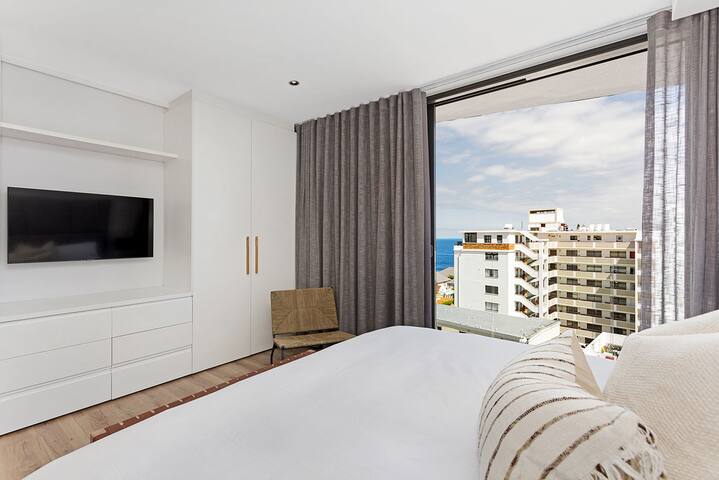 Vibrant living in the Heart of Sea Point (Apt 602) gallery image 4