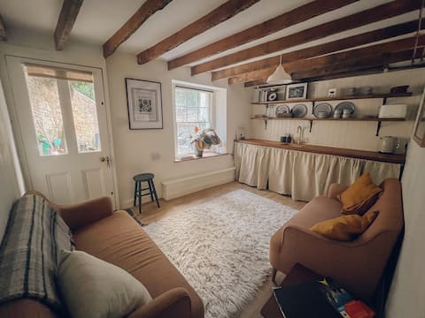 Top performing Airbnb: Cosy Quayside Hideaway in Exminster