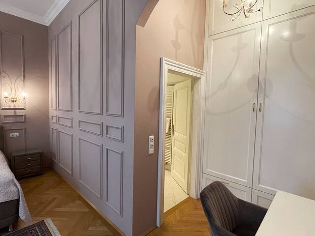 Luxury City Center Apartment gallery image 3