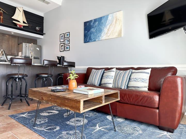 Riverfront Sunset Balcony + Free Covered Parking - Wilmington