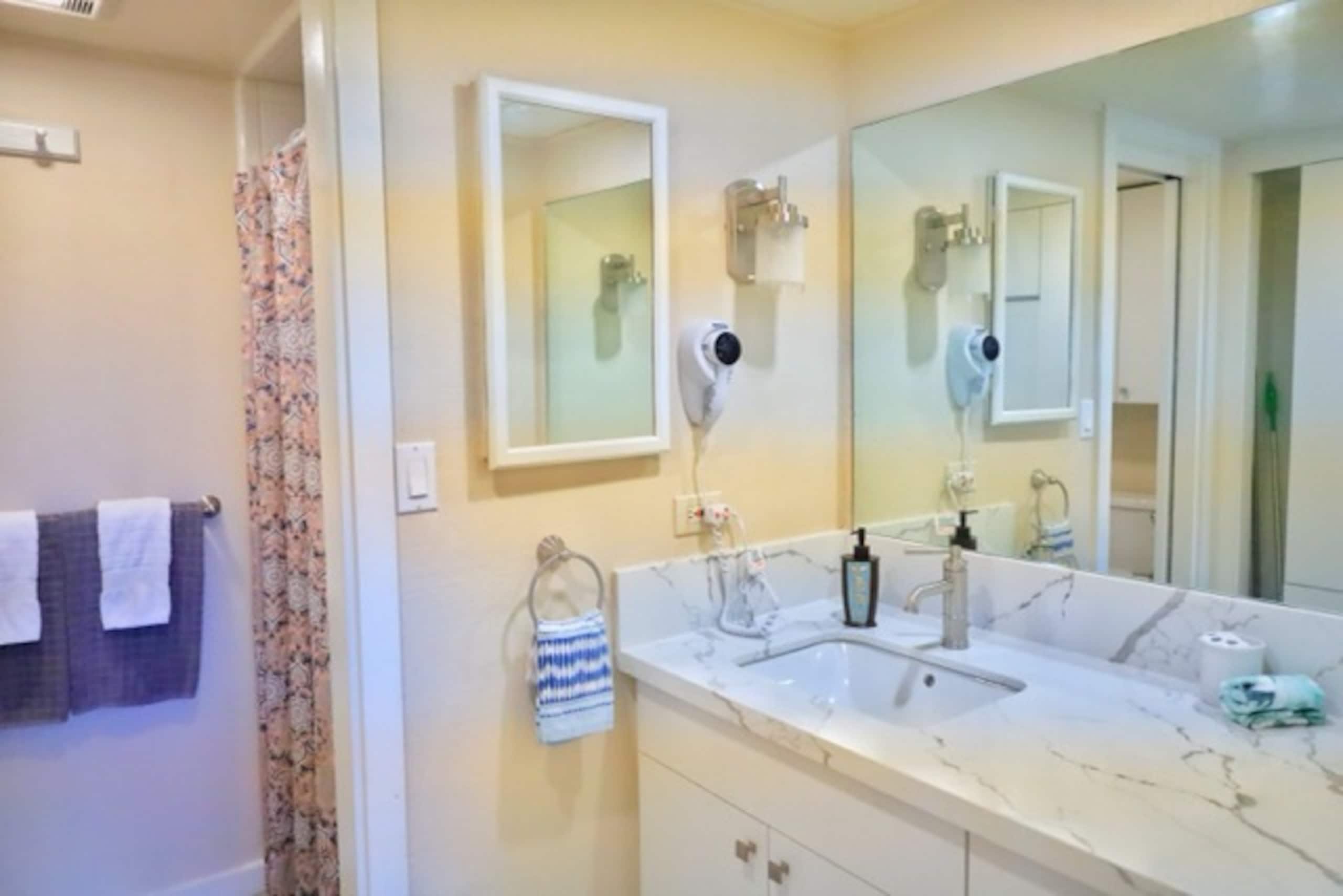 Blue Hawaii Sandy Beachfront Cottage - Image 15