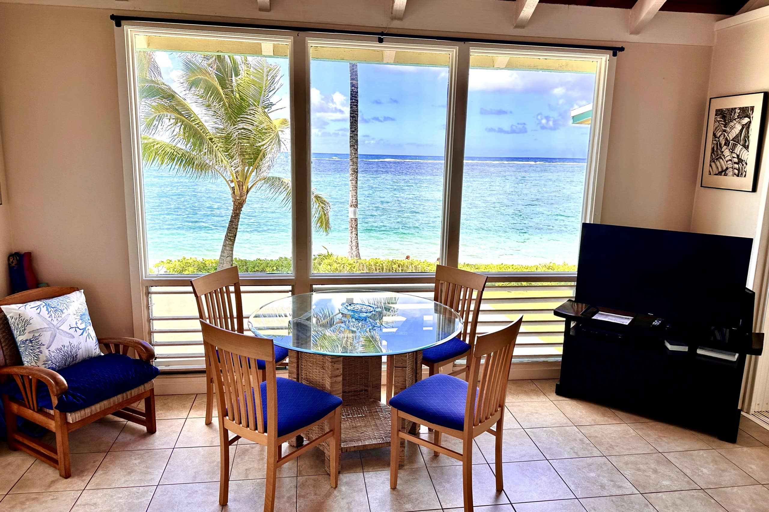 Blue Hawaii Sandy Beachfront Cottage - Image 9