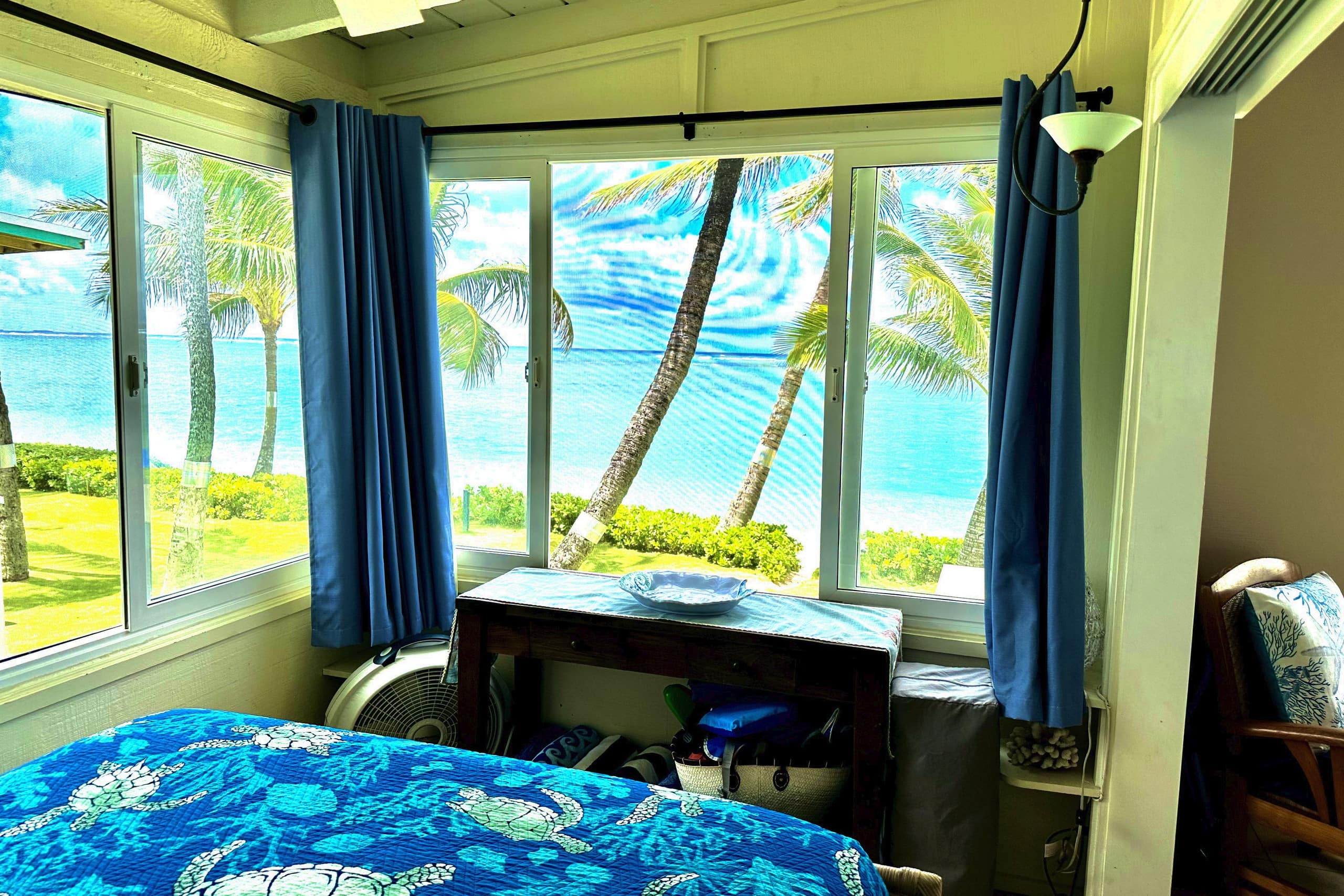 Blue Hawaii Sandy Beachfront Cottage - Image 11