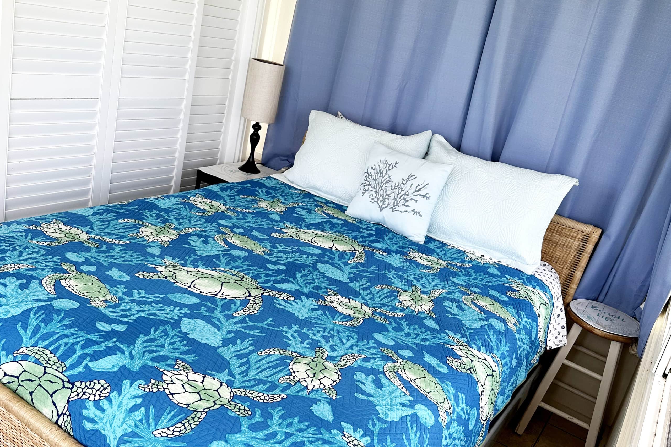 Blue Hawaii Sandy Beachfront Cottage - Image 12