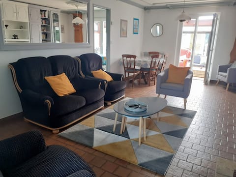 Top performing Airbnb: Family home by the sea in Berck
