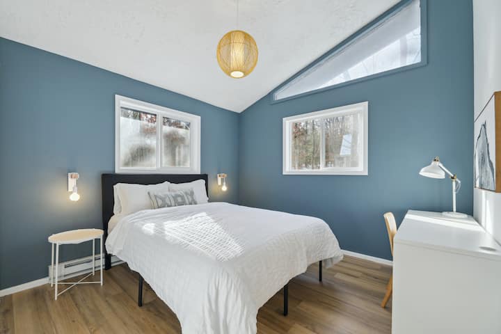 Take your pick of where to sleep… do you choose the primary bedroom w/high ceilings, queen bed, desk area, large double closet and en suite bath?  You’ll sleep comfy on this new foam mattress.  Bedside sconces and main dimmer set the mood at night.