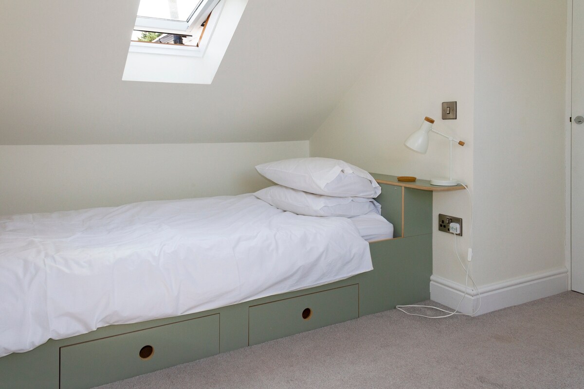 There is one twin room and one double bedroom at Skerrow, a luxury dog-friendly holiday cottage with a large, private, enclosed garden. Self-catering in south-west Scotland.