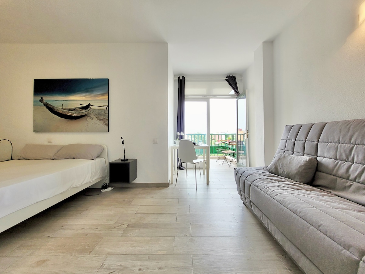 Bedroom, living room, and dining area on the way to the room's terrace.

Bedroom, living and dining area on the way to the terrace of the room.