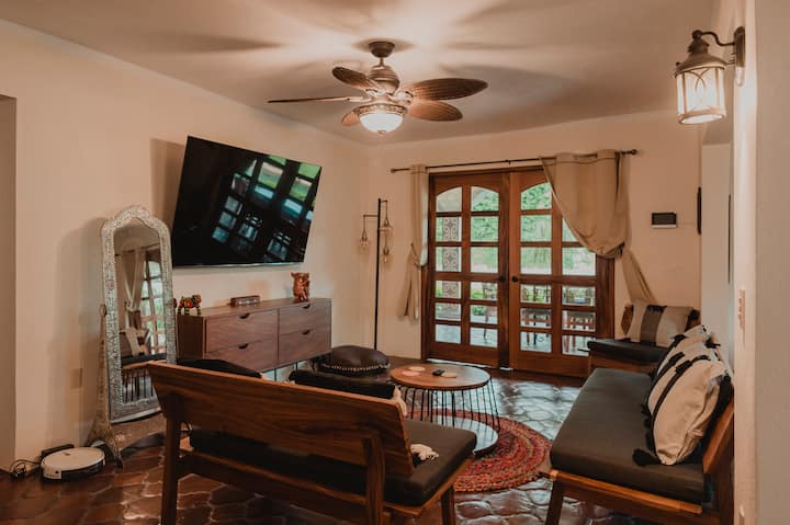 Residencia Estilo Colonial De Lujo - Manzanillo