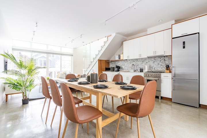 Capitol Hill 3BR | Rooftop Views + Walkability gallery image 2