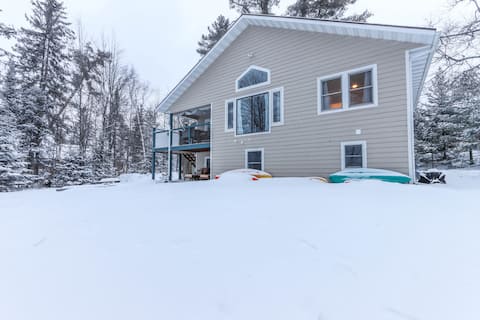 New Lk Home w Game Rm & Water Toys-In Town/On Trls