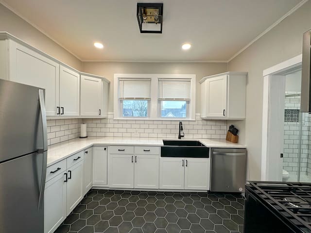*The Allen House* Gorgeous Apartment – Sleeps 8 gallery image 3