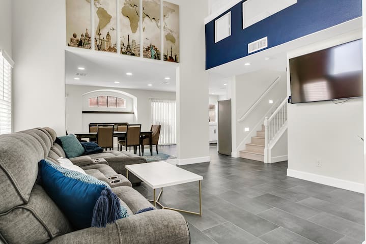 Extravagant 3B|2.5B Las Vegas home w Pool+GameRoom