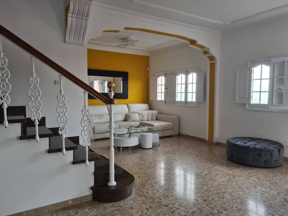 Top Airbnb: Familia Feliz heated pool with ocean view à Arucas