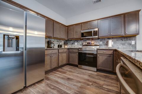 New Build Home, Large Family 3 min to Ft Stewart