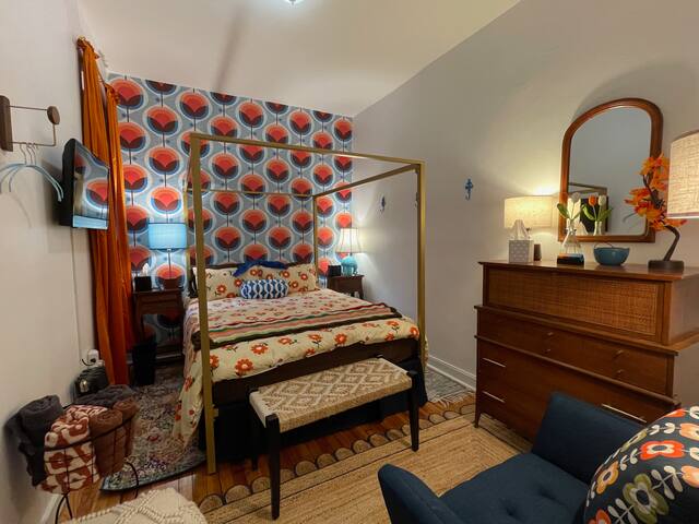 5 bdrm, 2 bath apt on Manhattan’s Upper West Side! gallery image 2