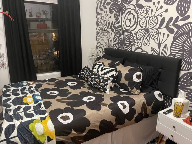 5 bdrm, 2 bath apt on Manhattan’s Upper West Side! gallery image 3