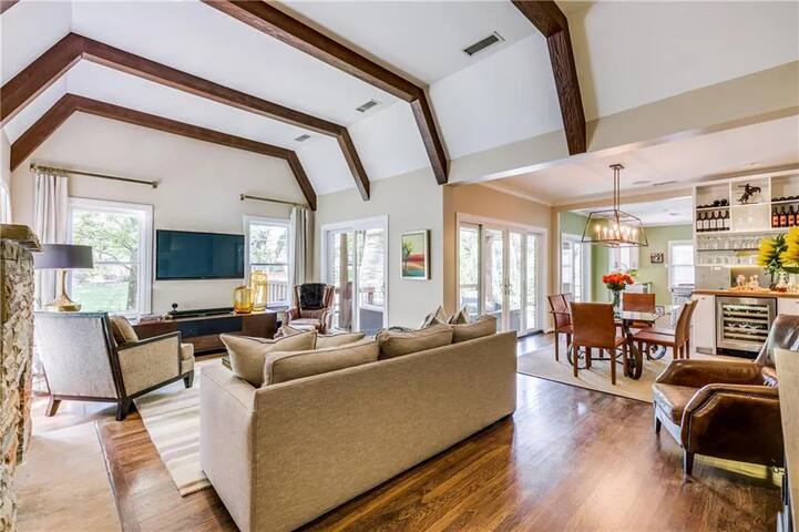 Stunning E Dallas 3BR Pool Spa Fireplace Retreat gallery image 4