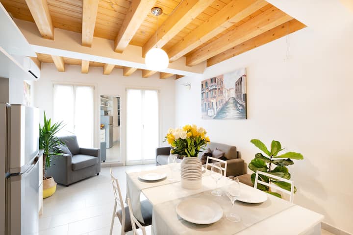 Rare Private Court: Modern & Fast Airport Link - Venise