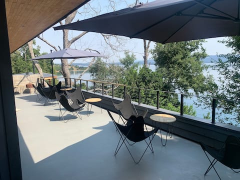 5 bedroom suite. Lake access