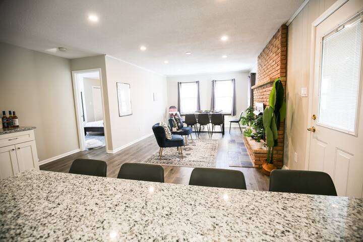 Lux Modern Oasis | WB Lake | Fenced Yard | Grill gallery image 5