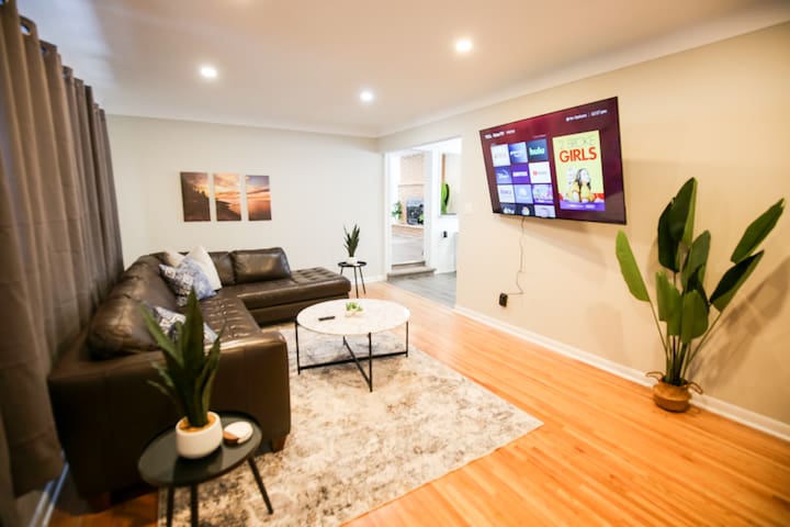 Lux Modern Oasis | WB Lake | Fenced Yard | Grill