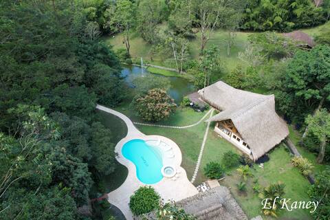 Amazing cabin 20km from Medellin full of Nature