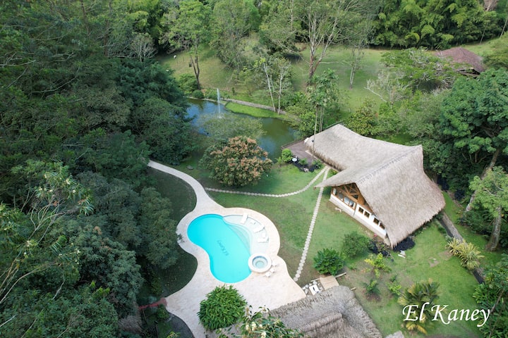 Amazing cabin 20km from Medellin full of Nature