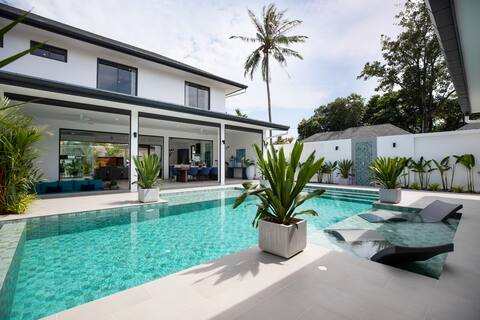 Luxury pool villa 4 bedrooms at Rawai beach, Rawai