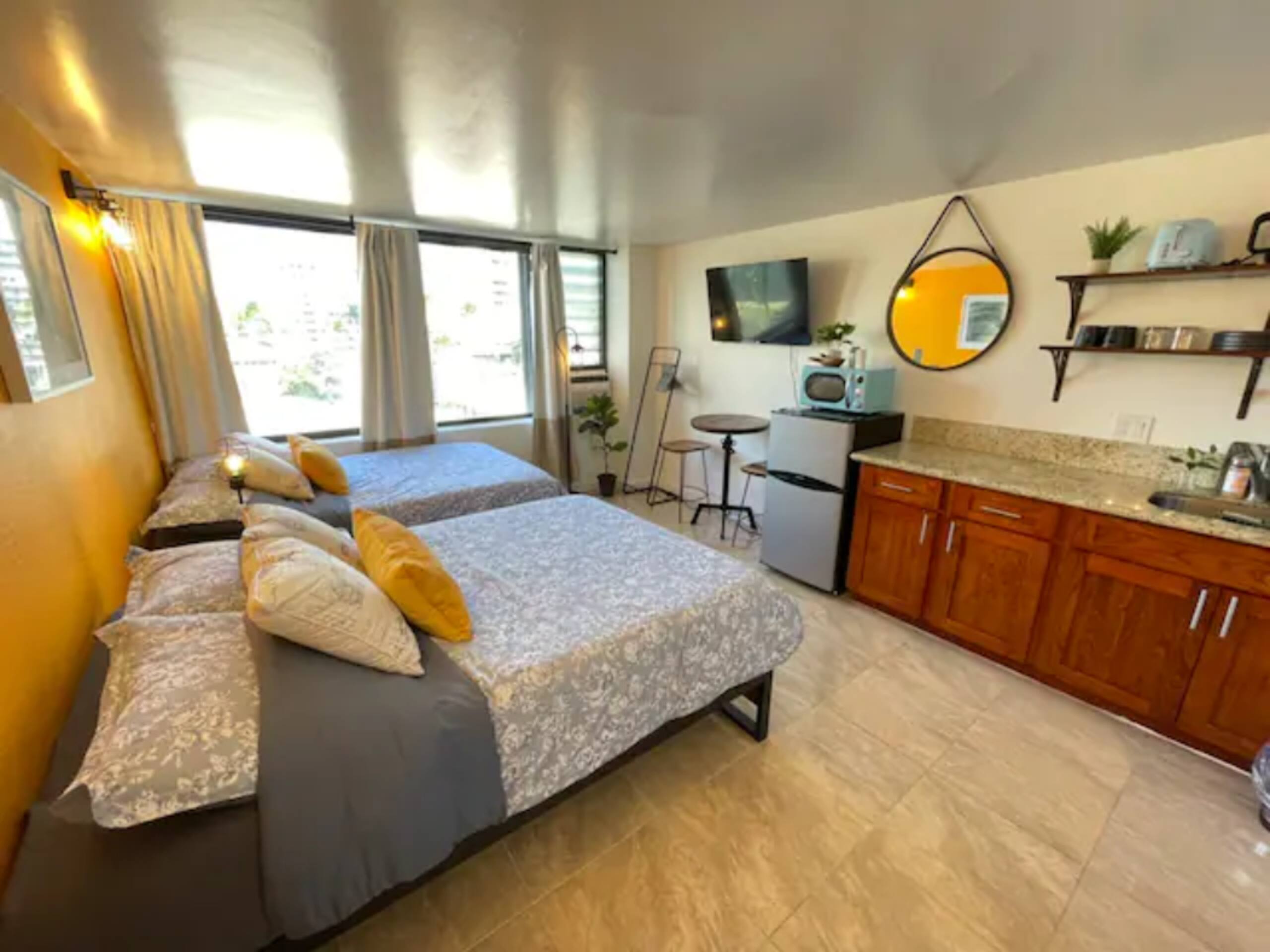 Condo in Honolulu · ★4.38 · Studio · 2 beds · 1 private bath - Image 30