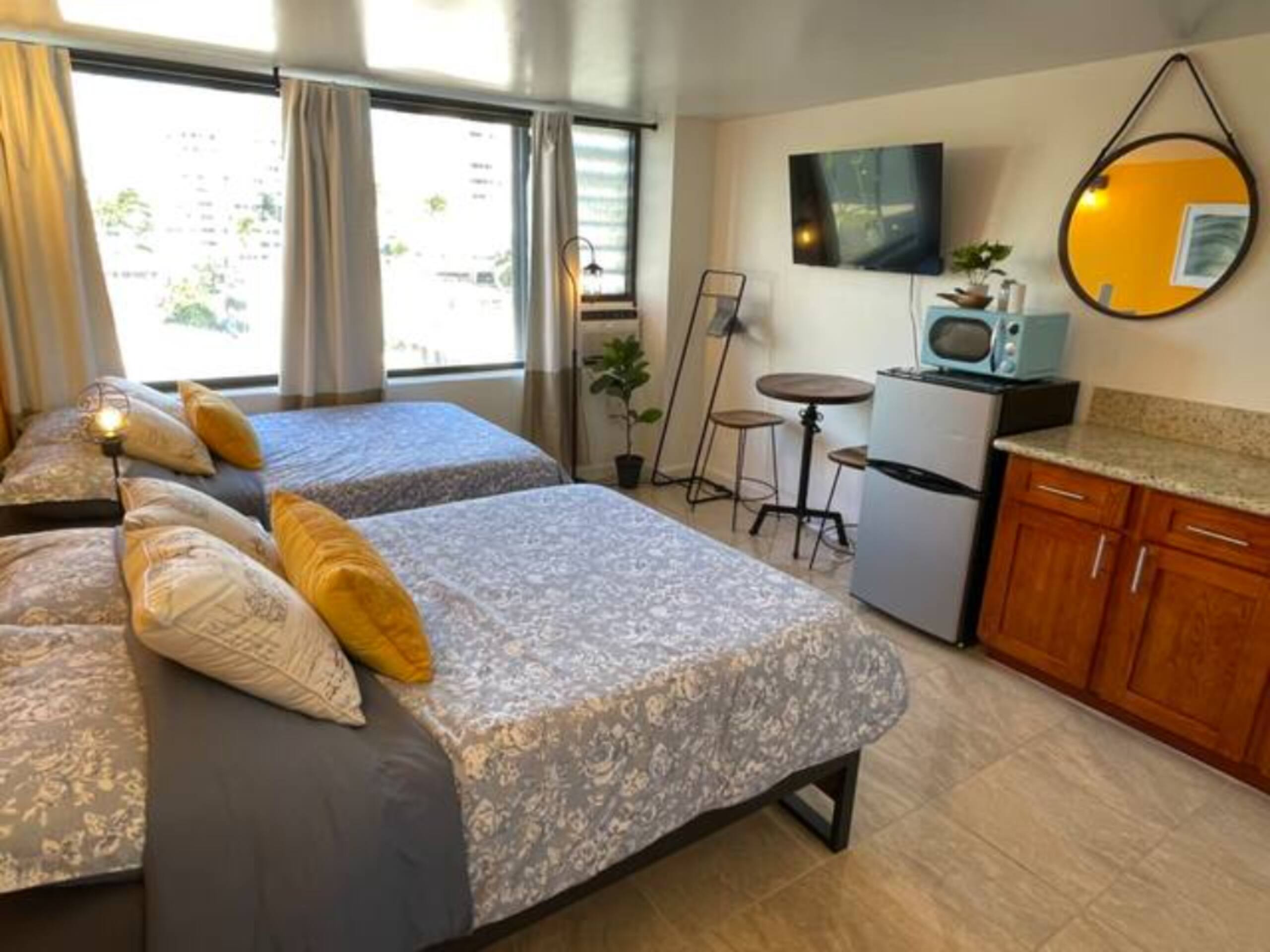 Condo in Honolulu · ★4.38 · Studio · 2 beds · 1 private bath - Image 33