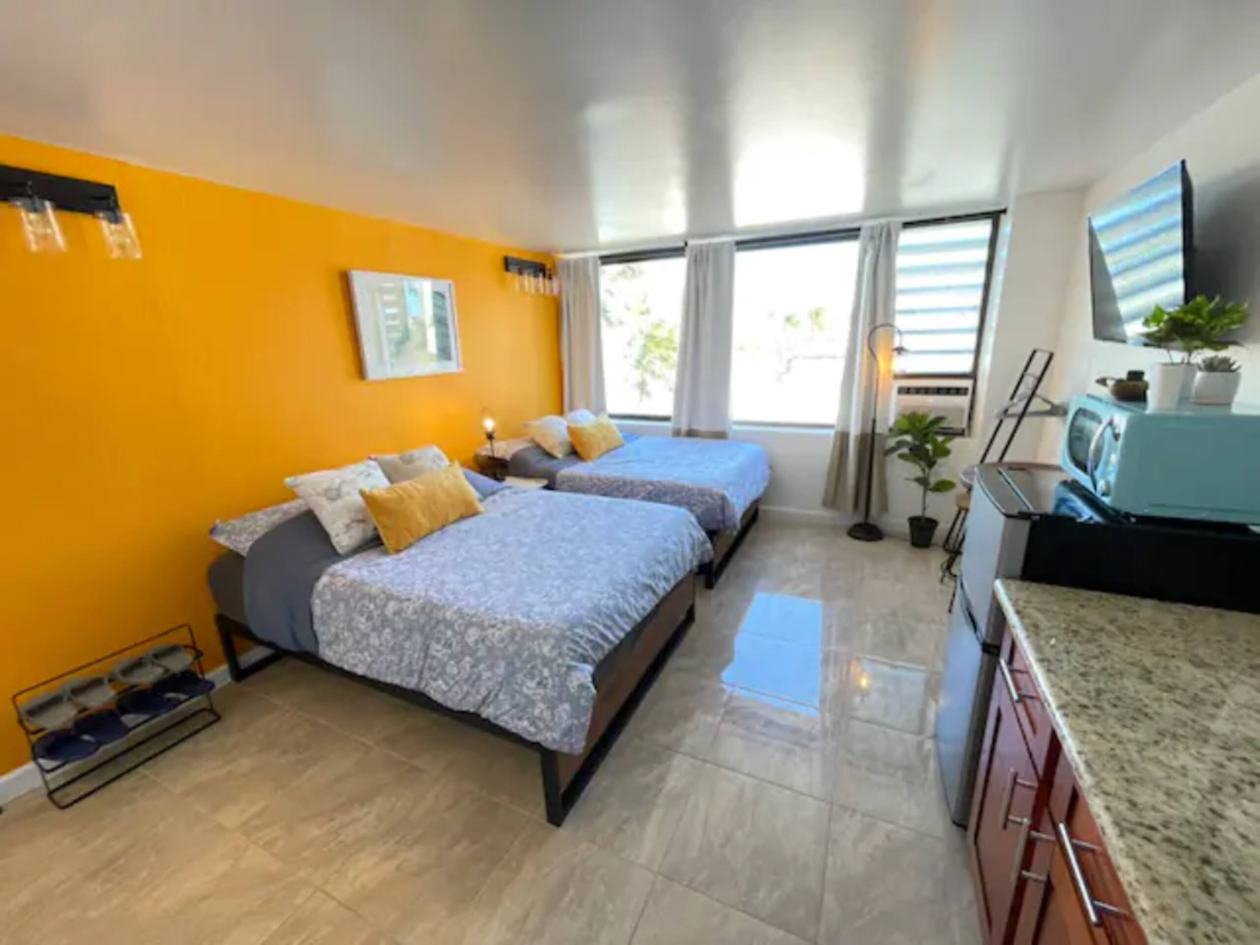 Condo in Honolulu · ★4.38 · Studio · 2 beds · 1 private bath - Image 27