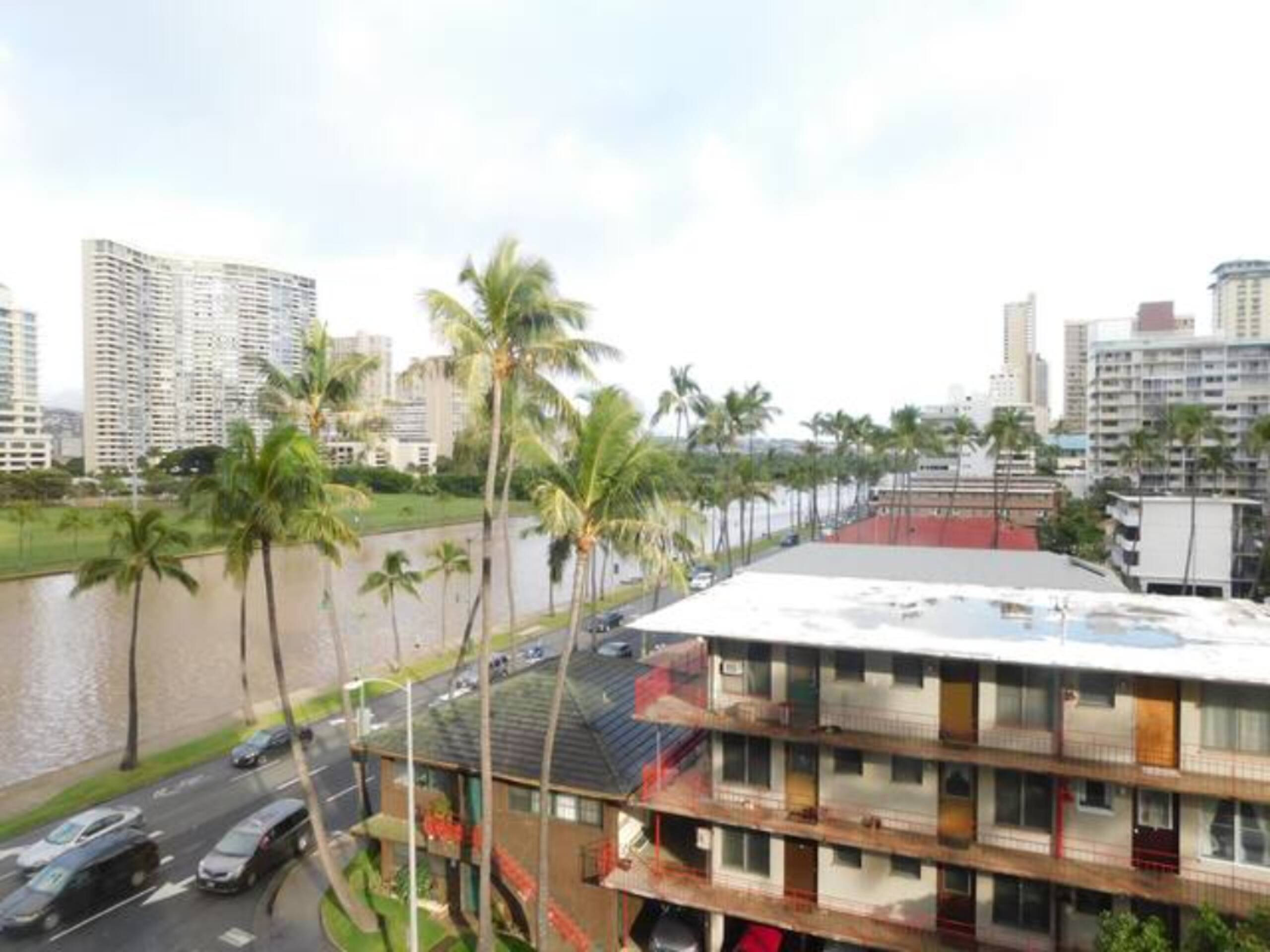 Condo in Honolulu · ★4.38 · Studio · 2 beds · 1 private bath - Image 22