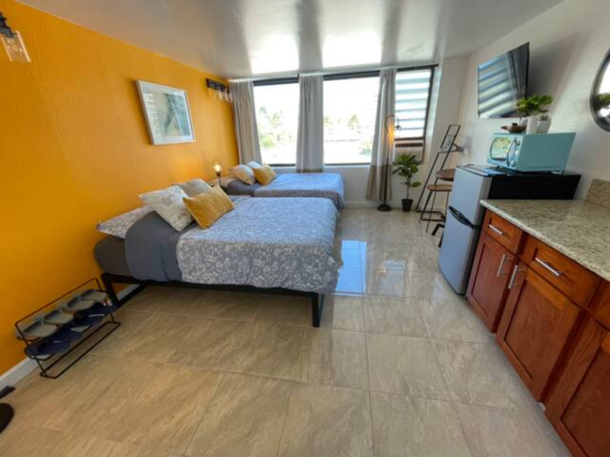 Condo in Honolulu · ★4.38 · Studio · 2 beds · 1 private bath - Image 32