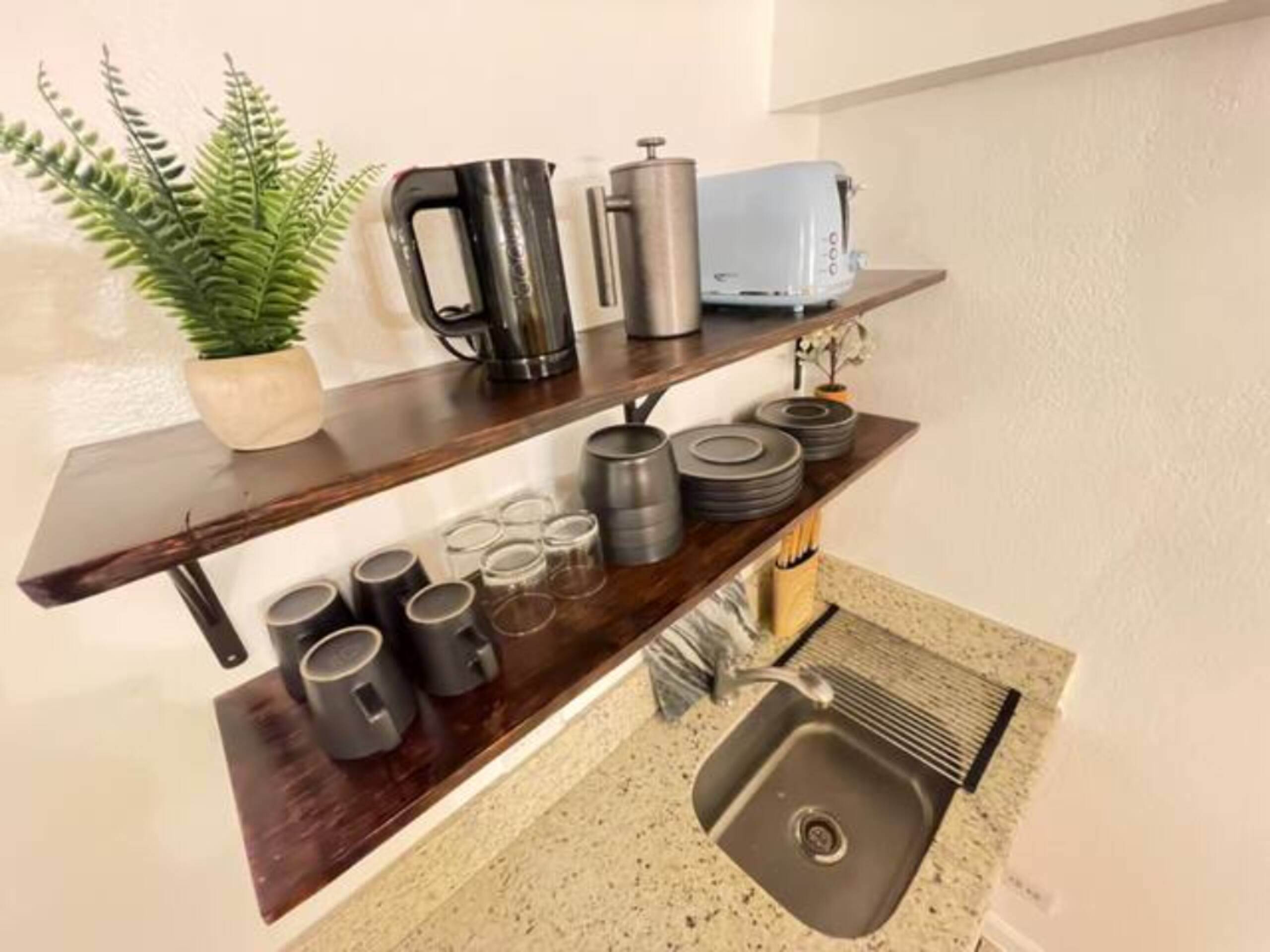 Condo in Honolulu · ★4.38 · Studio · 2 beds · 1 private bath - Image 5