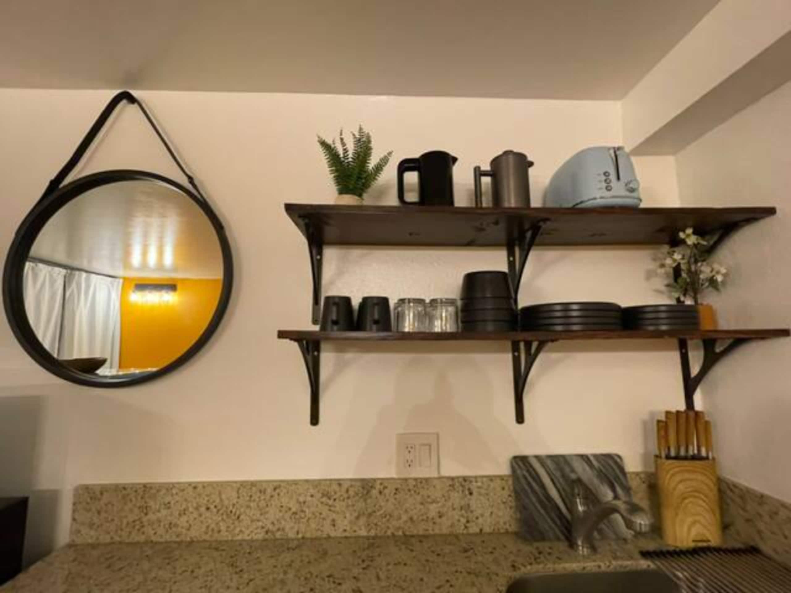 Condo in Honolulu · ★4.38 · Studio · 2 beds · 1 private bath - Image 4