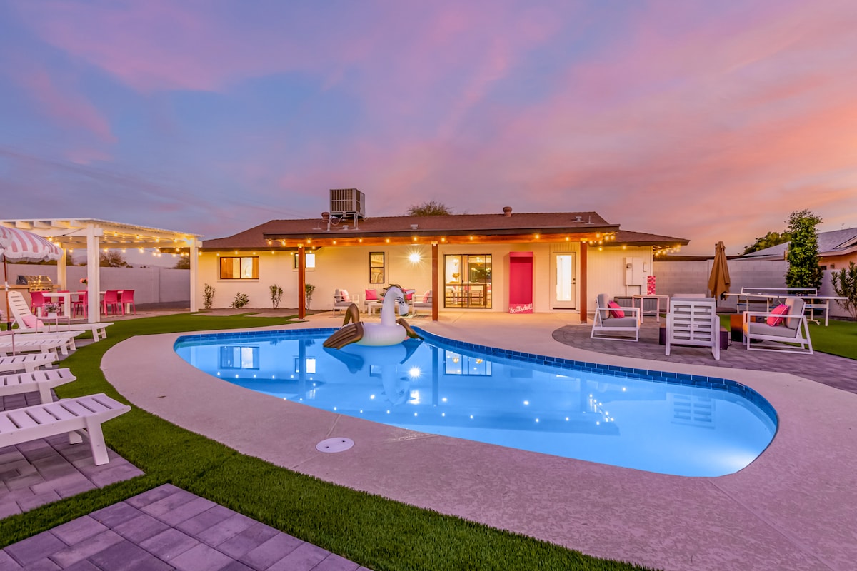 The Dollhouse - Heated Pool and Mini Golf! - Houses for Rent in