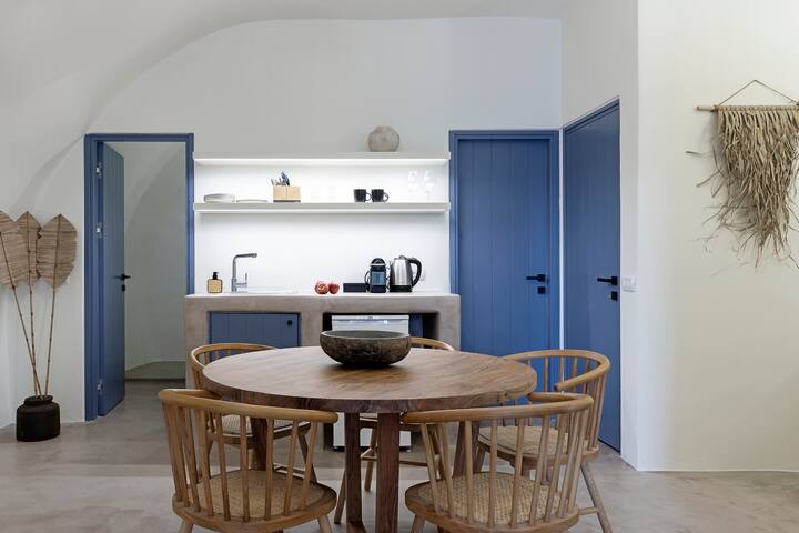 Acave Santorini 5 Bedroom Complex