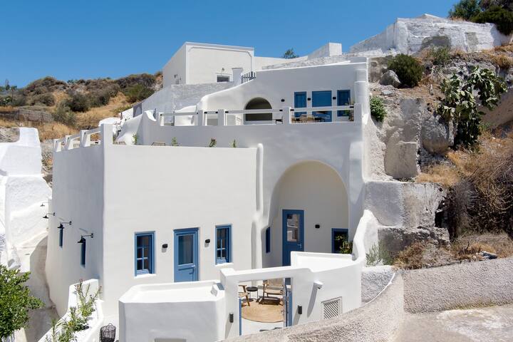 Acave Santorini 5 Bedroom Complex gallery image 3