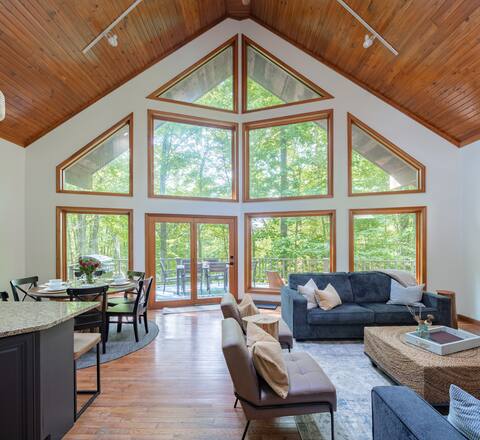 Lux Hocking Hills Chalet w/37 Acres, Game Room