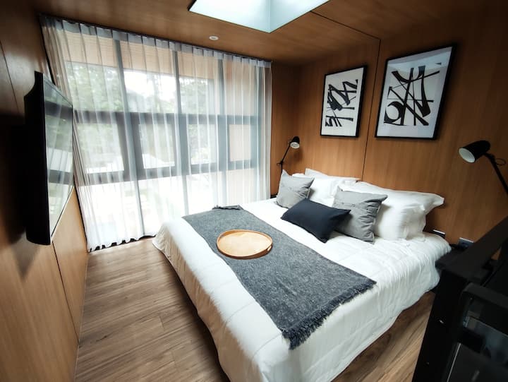 Bedroom with a king size bed