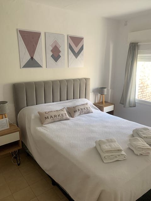 1 block from the sea, excellent location and grill