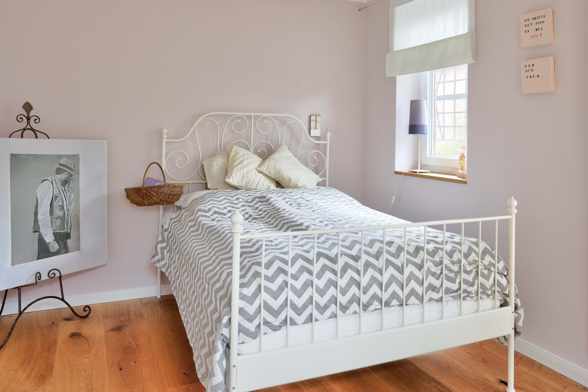 Spálňa s manželskou posteľou