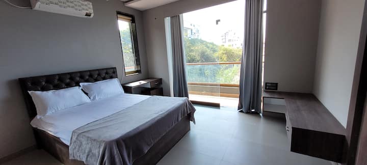 Bedroom 1 image 2