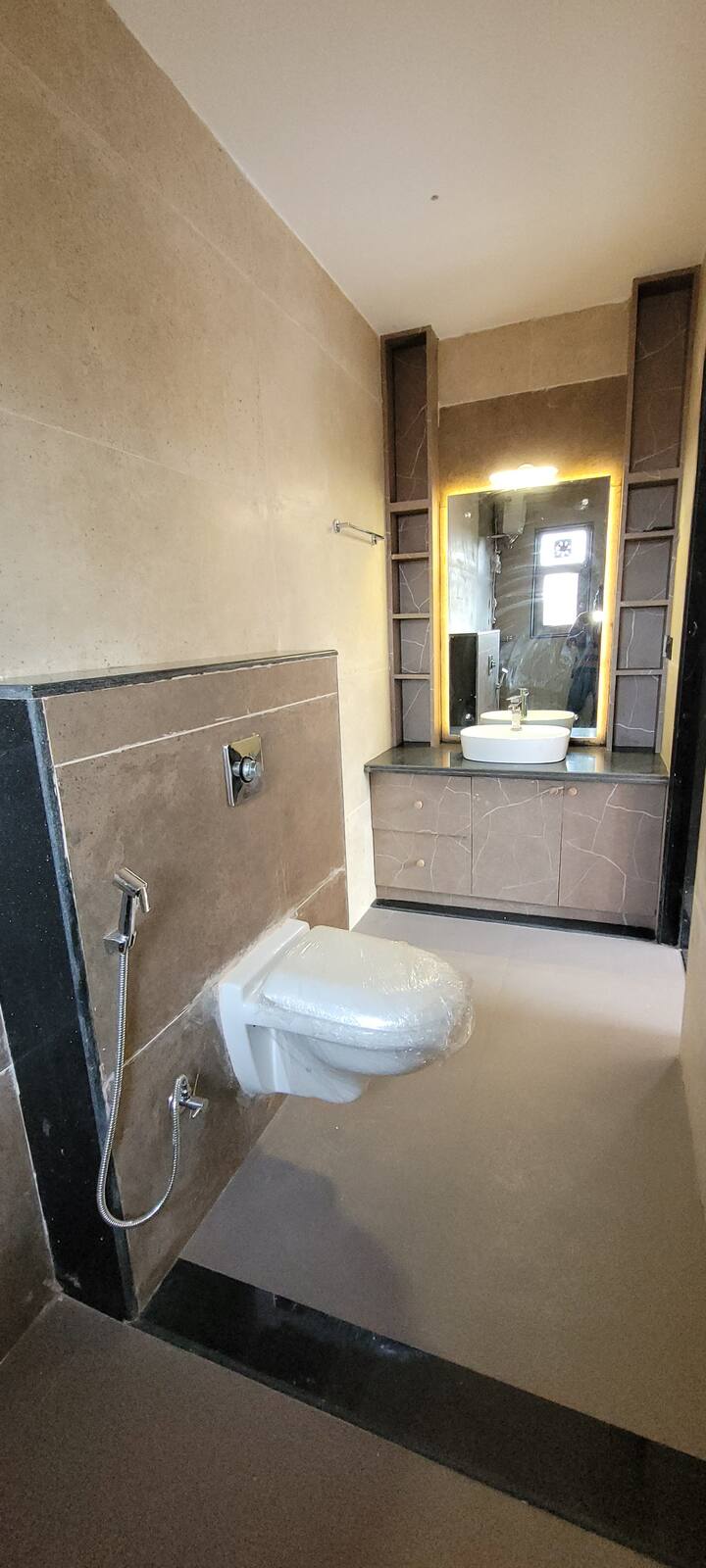 Full bathroom 3 image 1